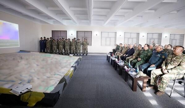 Müdafiə nazirləri birgə təlimi izləyir 
