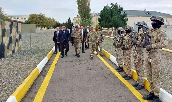 Tacikistan müdafiə naziri Azərbaycanda hərbi hissədə 
