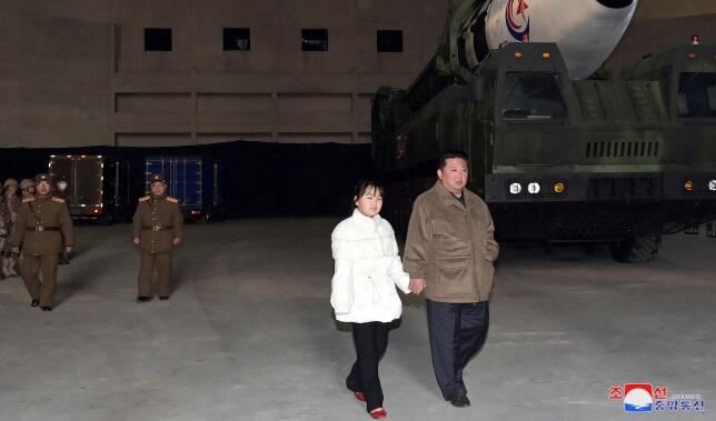 Kim Çen İn qızını varis seçdi 