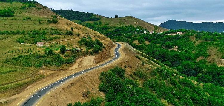 Daha 20 ailə Laçına yola salındı 