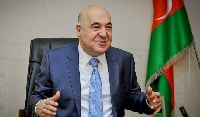“Axmaqlar” yazsam inciyəcəklər, “yaramazlar” yazsam... 