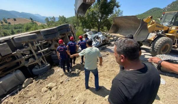 Yük maşını cənazə namazı qılan insanları əzdi: ölənlər var - Foto 