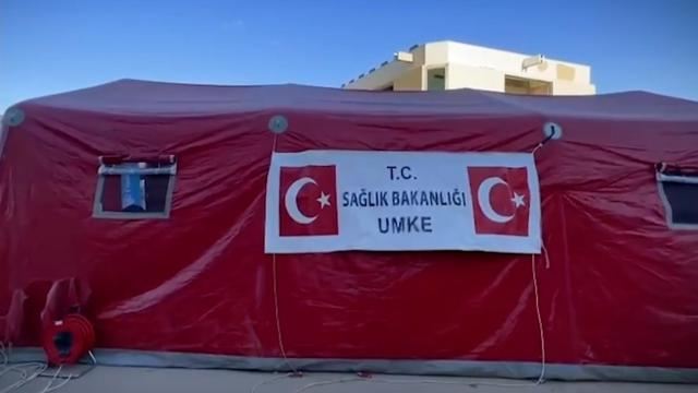 UMKE qrupları Dərnədəki zərərçəkənlərə yardım göstərir 