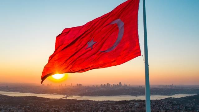 Türkiyə dünya gündəmində: Türk hilalı parlayır
