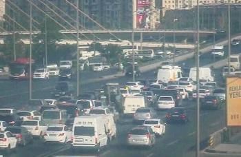 Bakıda tıxac olan yollar açıqlanıb 