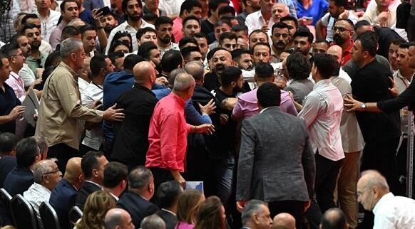 CHP-nin iclasında əlbəyaxa dava - Video 