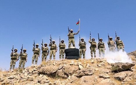 Auslender: Azərbaycan Ordusu dünya rekordu göstərdi 
