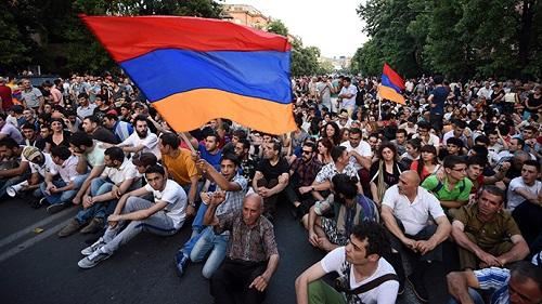 İrəvanda etirazlar: 140-dan çox saxlanılan var 