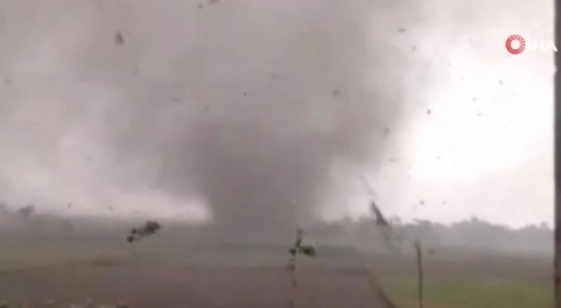 Hindistanı qasırğa və tornado: 5 nəfər ölüb, 100 nəfər yaralanıb