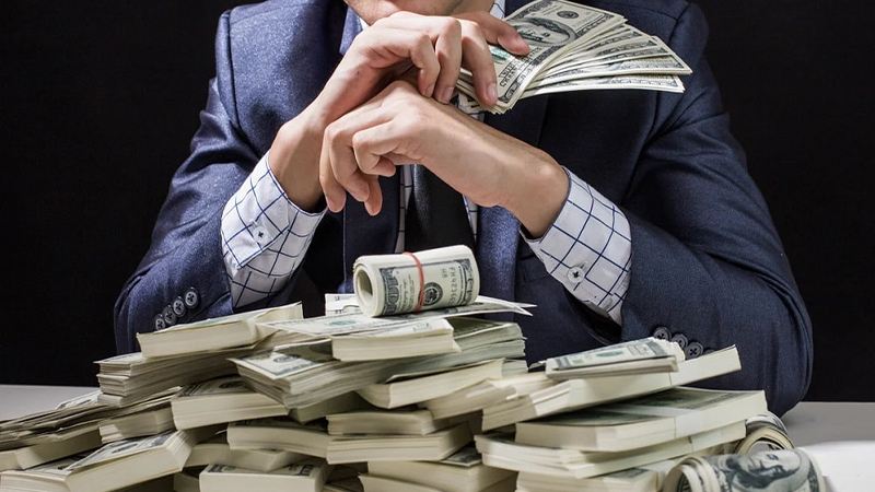 Forbes ən zəngin insanların siyahısını yeniləyib: İlon Mask yerini itirdi 