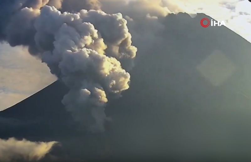 Merapi vulkanında püskürmə:  7 kənd külə qərq oldu 