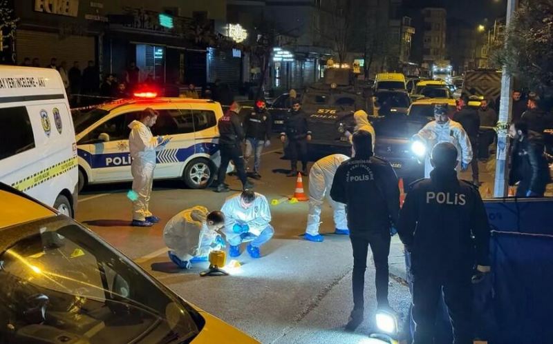 İstanbulda silahlı hücum - Ölən var 