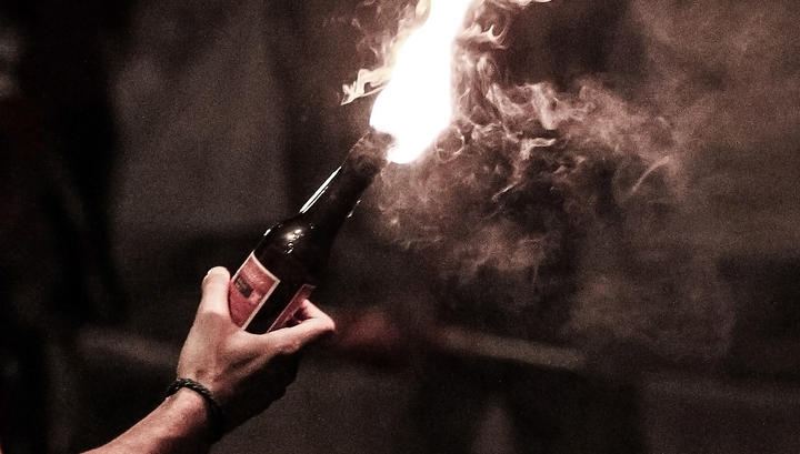 Rusiya səfirliyinə “Molotov kokteyli” atıldı 