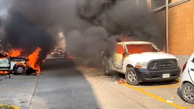Meksikada etirazçılar hökumət binasını yandırıblar 