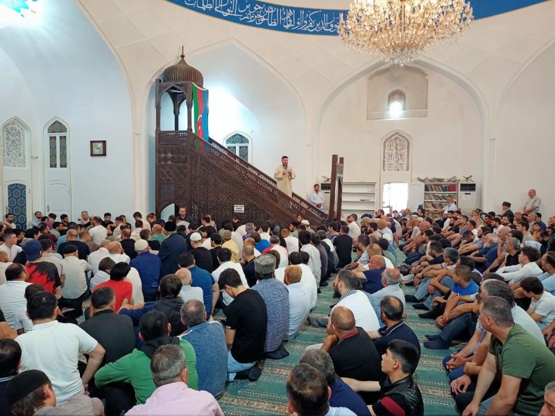 Azərbaycanda bayram namazı qılındı 