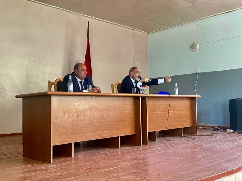 Paşinyan Qazaxla sərhədə gəlib 