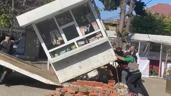 FHN qanunsuz tikililəri sökdü 
