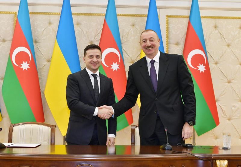 Əliyev Zelenskini Bakıya dəvət etdi 