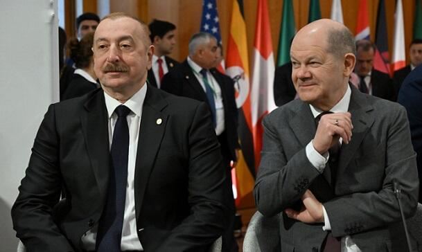 Əliyevlə Şoltsun təkbətək görüşü başladı 