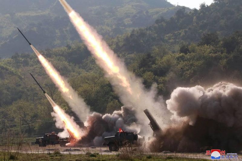 Şimali Koreya yeni yaylım atış sistemini sınaqdan keçirib 