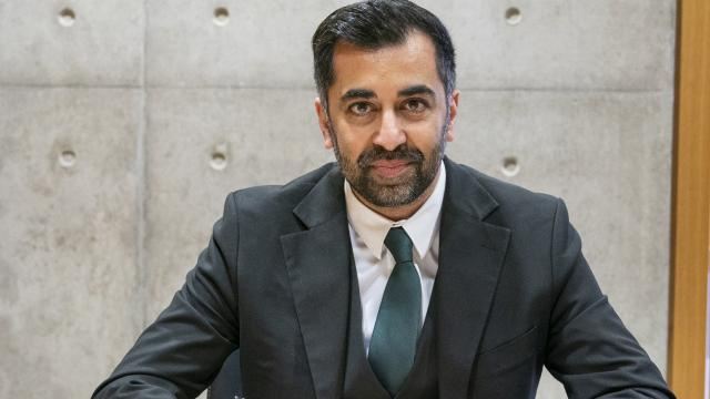 Şotlandiyanın baş naziri Həmzə Yusif tutduğu vəzifədən istefa verib 
