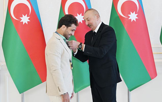 İlham Əliyevin idmançıları belə təltif etdi - Video 