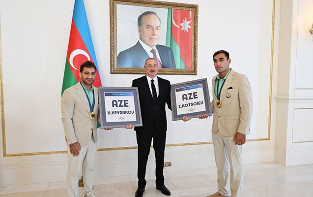 Hidayətlə Zelimdən Prezidentə hədiyyə- Foto 