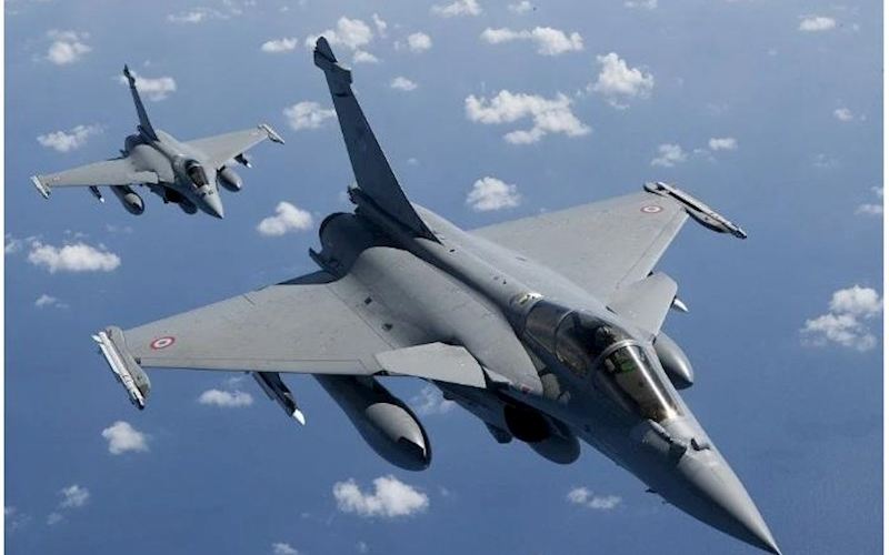 Fransada eyni vaxtda iki qırıcı qəzaya uğradı: Pilotlar axtarılır 