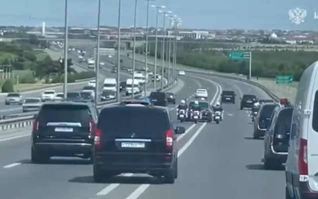 Putinin Bakıda kortejinin görüntüləri - Video 
