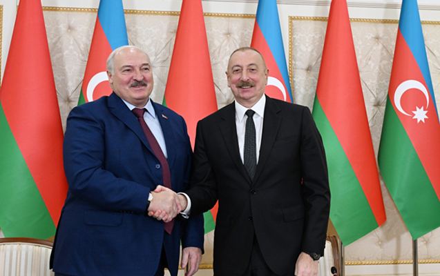 Prezident Lukaşenkoya zəng etdi 