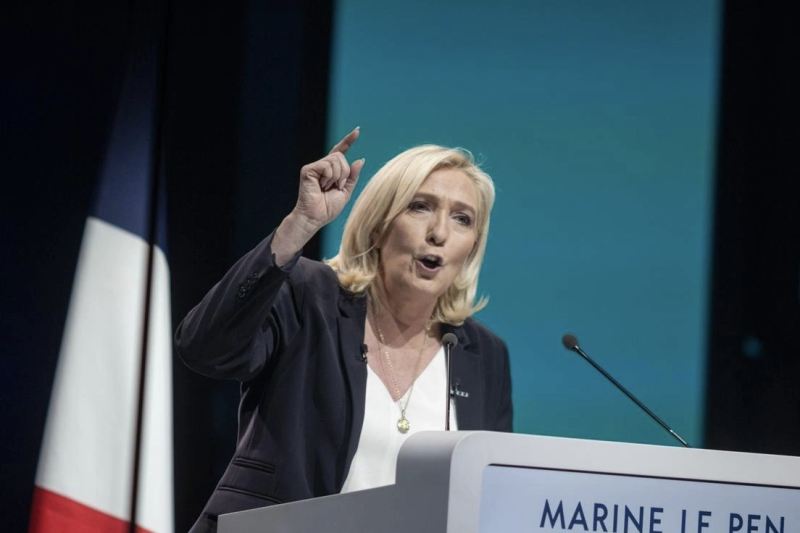 Marin Le Pen 48 saat ərzində Fransa hökumətini devirə bilər 