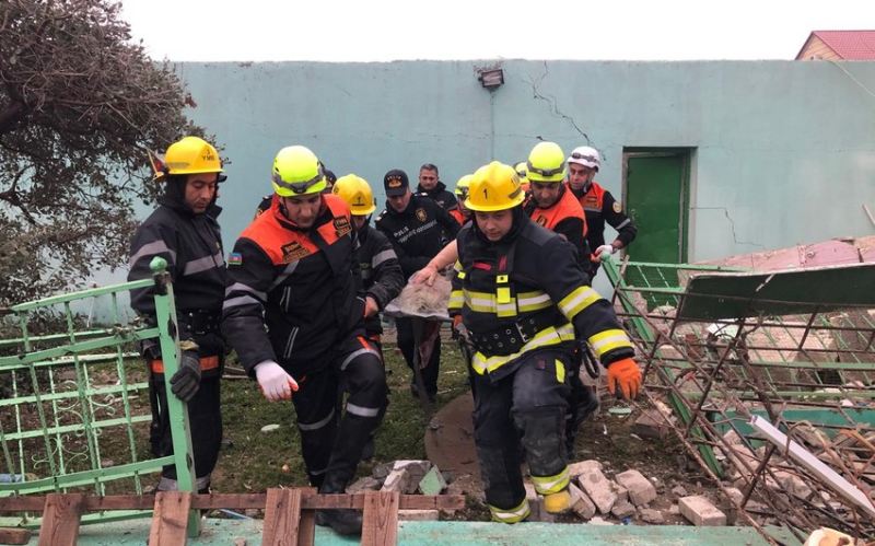 FHN: Novxanıdakı partlayışda bir nəfər dağıntılar altından xilas edilib 