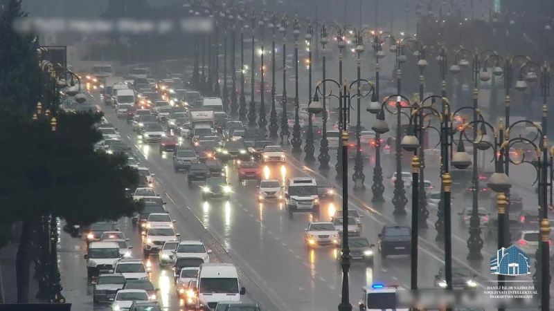 Bakıda yağış: bu yollarda sıxlıq yarandı 
