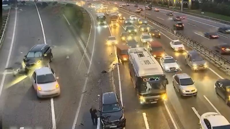 Aeroport yolunda dəhşətli qəza: \"KİA\" \"Prius\"a çırpıldı - Anbaan görüntüləndi