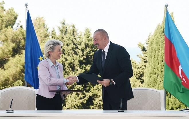İlham Əliyev Leyeni təbrik etdi 