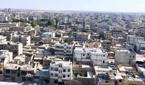 Menbiçdə Azərbaycan bayrağı, Qarabağ yazısı 