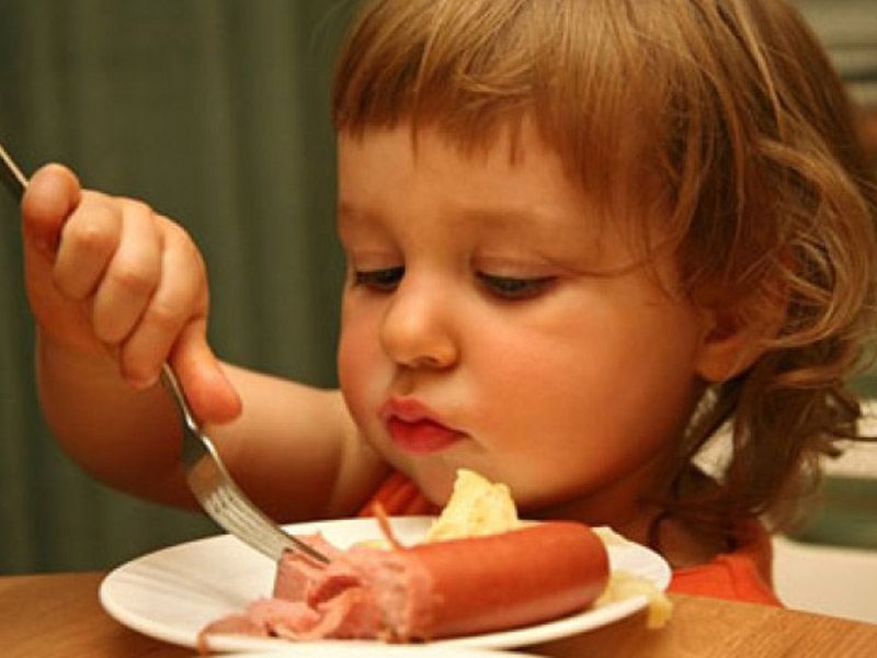 Kolbasa və sosislərin içinə görün hansı maddə qatılırmış - ŞOK OLACAQSINIZ
