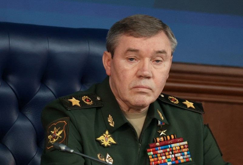 Ukrayna ordusu 1 milyona yaxın canlı qüvvə itirib - Gerasimov