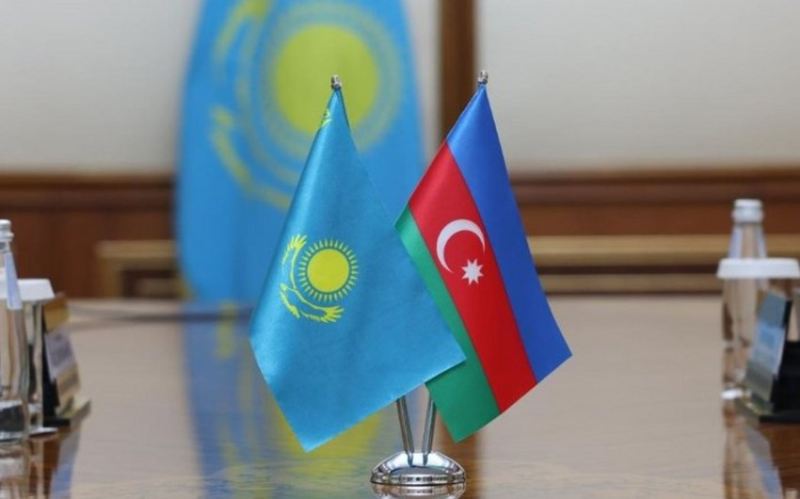 Azərbaycanın Qazaxıstandakı yeni hərbi attaşesi müdafiə naziri ilə görüşüb 