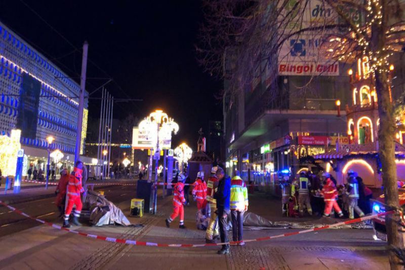 Almaniyada Milad bazarına hücumda ölənlərin sayı 5-ə çatıb, 200-dən çox yaralı var - VİDEO 