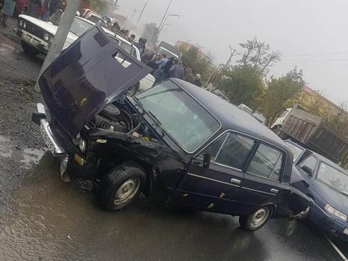 Toya və yasa gedən maşınlar toqquşdu: ölənlər var - Foto 