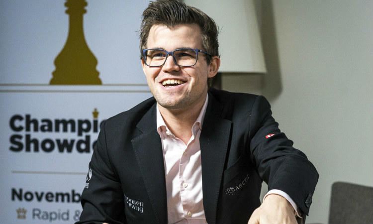 Karlsen yenə cins geyindi, təşkilatçılar bu dəfə 