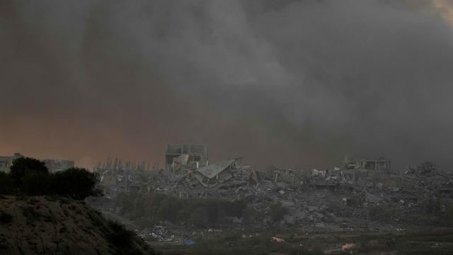 Haaretz: İsrail əsgərləri icazəsiz Qəzzada fələstinlilərin evlərini yandırır 