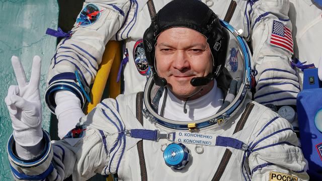 Rusiyalı kosmonavt kosmosda ən çox vaxt keçirmək rekordu qırıb 