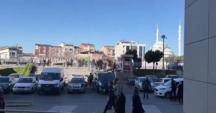 Məhkəmə qarşısında silahlı hücum - Ölənlər və yaralananlar var 
