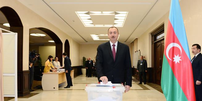 Prezident və ailə üzvləri Xankəndidə səs verdi - VİDEO