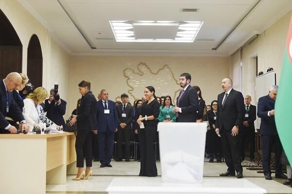 Bu seçkilər başqaları üçün nümunədir - İtaliyalı deputat 