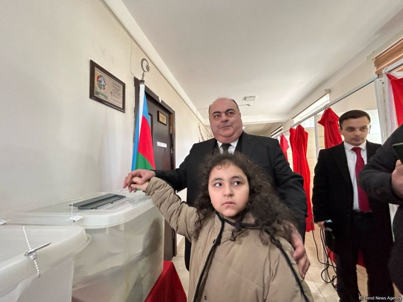 Prezidentliyə namizəd Fuad Əliyev səs verdi 