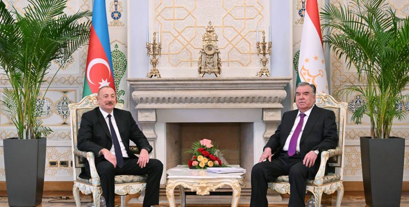 Emoməli Rəhmon Prezident İlham Əliyevi təbrik etdi 