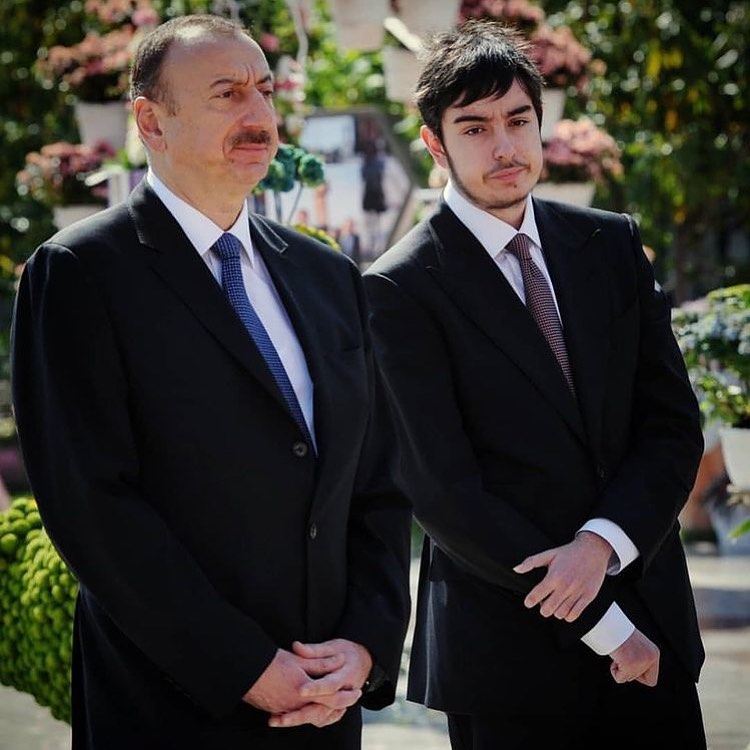 İlham Əliyev və oğlu “Akıncı”nı izlədilər 